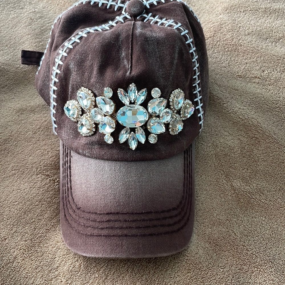 Buckle bling hat